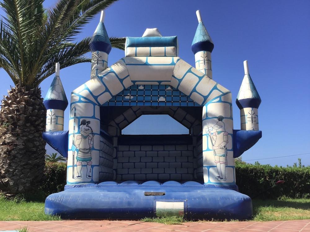 Oasis Hotel 3*
