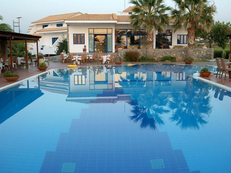 Oasis Hotel Kyparissia